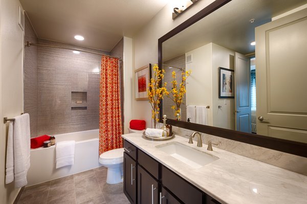 909 Town and Country Blvd in Houston, TX - Building Photo - Building Photo