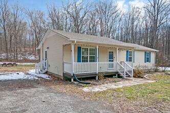 1422 Wesley Rd in Bon Aqua, TN - Building Photo - Building Photo
