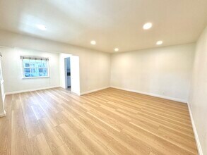 11720 Utah Ave, Unit A in South Gate, CA - Building Photo - Building Photo