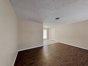 10322 Antrim Ln in La Porte, TX - Foto de edificio - Building Photo