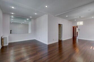 17 Newark Bay Ct in Bayonne, NJ - Building Photo - Building Photo
