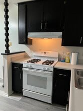 23889 Hemlock Ave, Unit #4 in Moreno Valley, CA - Foto de edificio - Building Photo