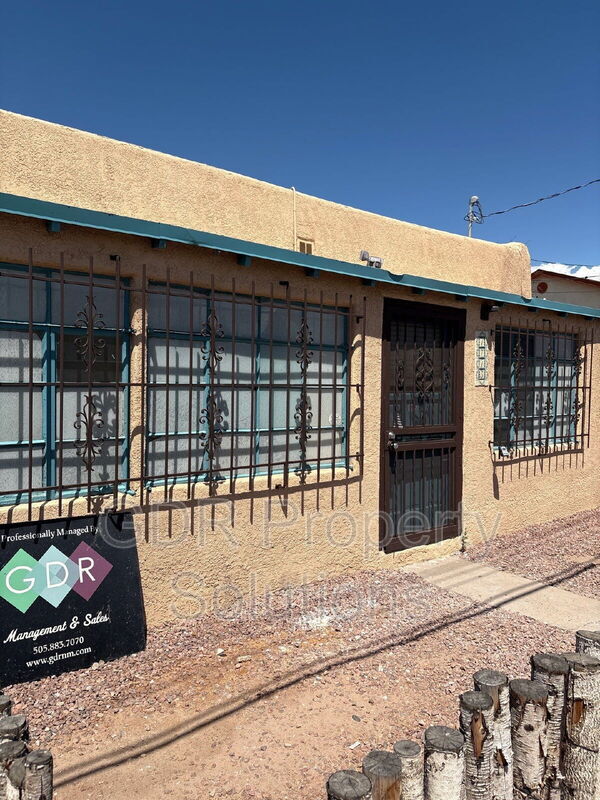 property at 1715 Griegos Rd NW