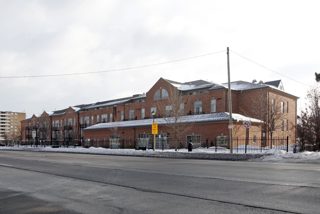 262 Dundas St E in Hamilton, ON - Building Photo