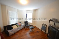 36 Bartlett Cres, Unit 1 in Brookline, MA - Foto de edificio - Building Photo