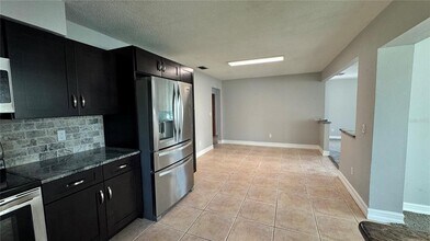 804 Wildwood Cir in Port Orange, FL - Building Photo - Building Photo
