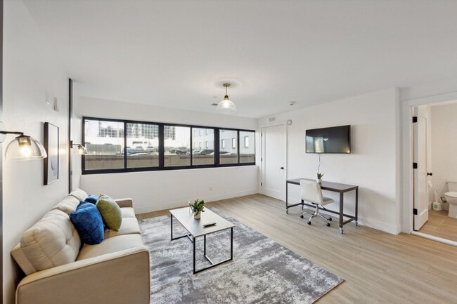 property at 913 N Market St