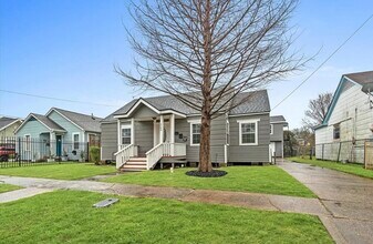 5244 Leeland St in Houston, TX - Foto de edificio - Building Photo