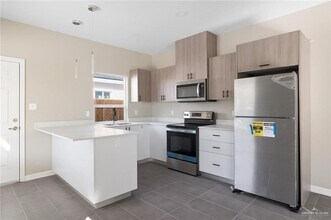 18 Frio Ave in McAllen, TX - Building Photo - Building Photo