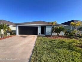 537 Cooper Ct in Palm Bay, FL - Building Photo