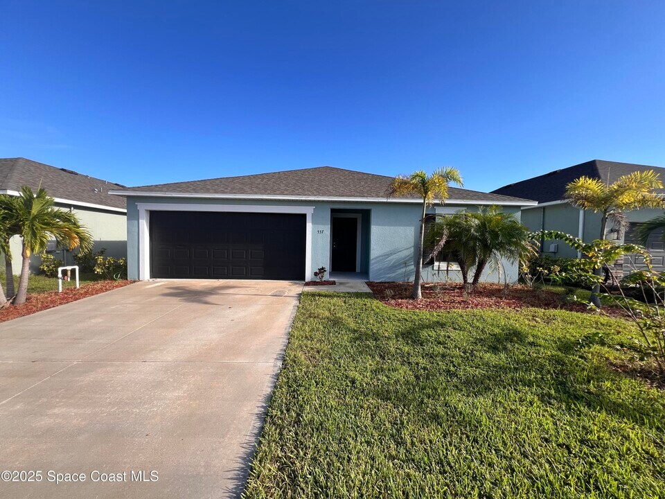 537 Cooper Ct in Palm Bay, FL - Building Photo