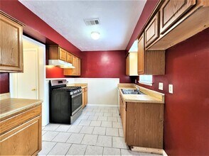 946 Beachcomber Ln in Houston, TX - Building Photo - Building Photo