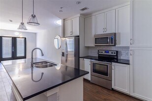 5609 SMU Boulevard in Dallas, TX - Building Photo