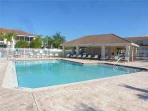 6940 Prosperity Cir, Unit 402 in Sarasota, FL - Building Photo - Building Photo