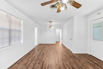 7443 Magnolia St in Houston, TX - Foto de edificio - Building Photo