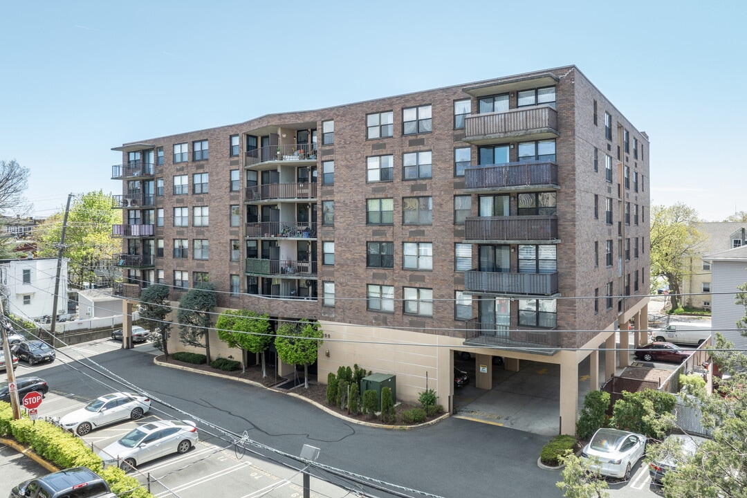 200 Division St in Cliffside Park, NJ - Building Photo