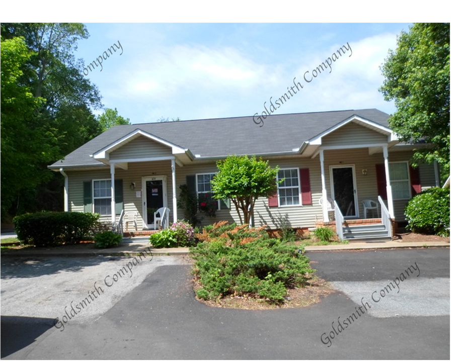 215A Hillandale Rd in Greenville, SC - Building Photo