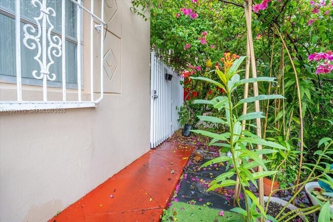 317 W 36th St in Hialeah, FL - Building Photo - Building Photo