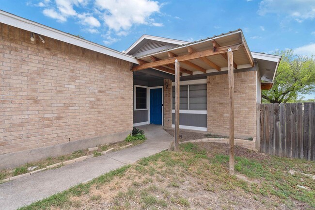 130 Garden Crest Cir in Del Rio, TX - Foto de edificio - Building Photo