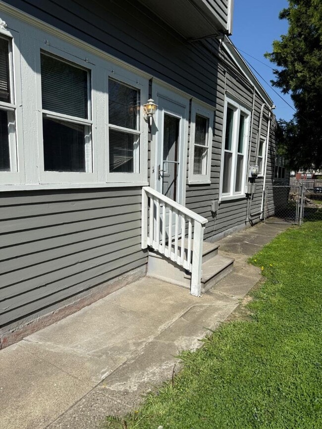 1603 E Oak St in New Albany, IN - Building Photo - Building Photo