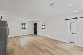 1409 NW 44th St in Miami, FL - Building Photo - Building Photo