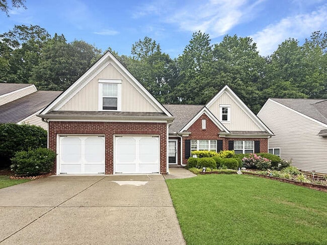 property at 2607 Woodford Ln NE