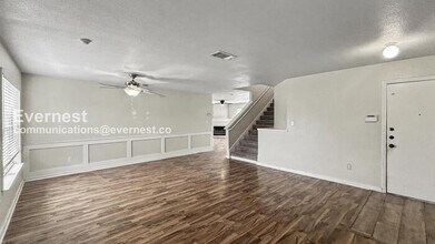 386 Siebert Dr in Kyle, TX - Foto de edificio - Building Photo