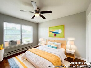 243 Deerwood Dr in San Antonio, TX - Building Photo - Building Photo