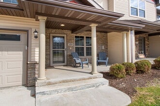 414 Churchill Dr in North Liberty, IA - Foto de edificio - Building Photo