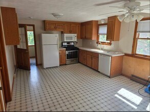 985 Slater Rd, Unit 2 in New Britain, CT - Building Photo - Building Photo