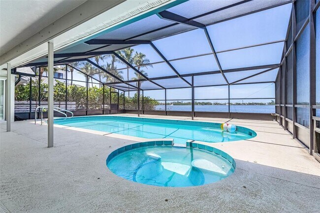 716 Sarabay Rd in Osprey, FL - Building Photo - Building Photo