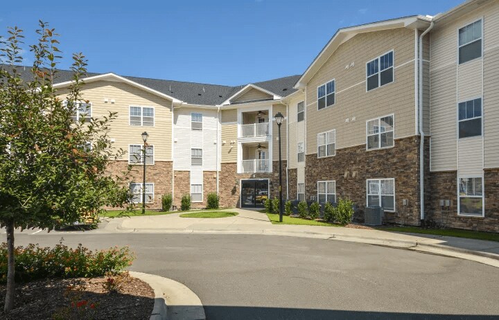 Brighton Pointe Senior Apartments in Raleigh, NC - Foto de edificio