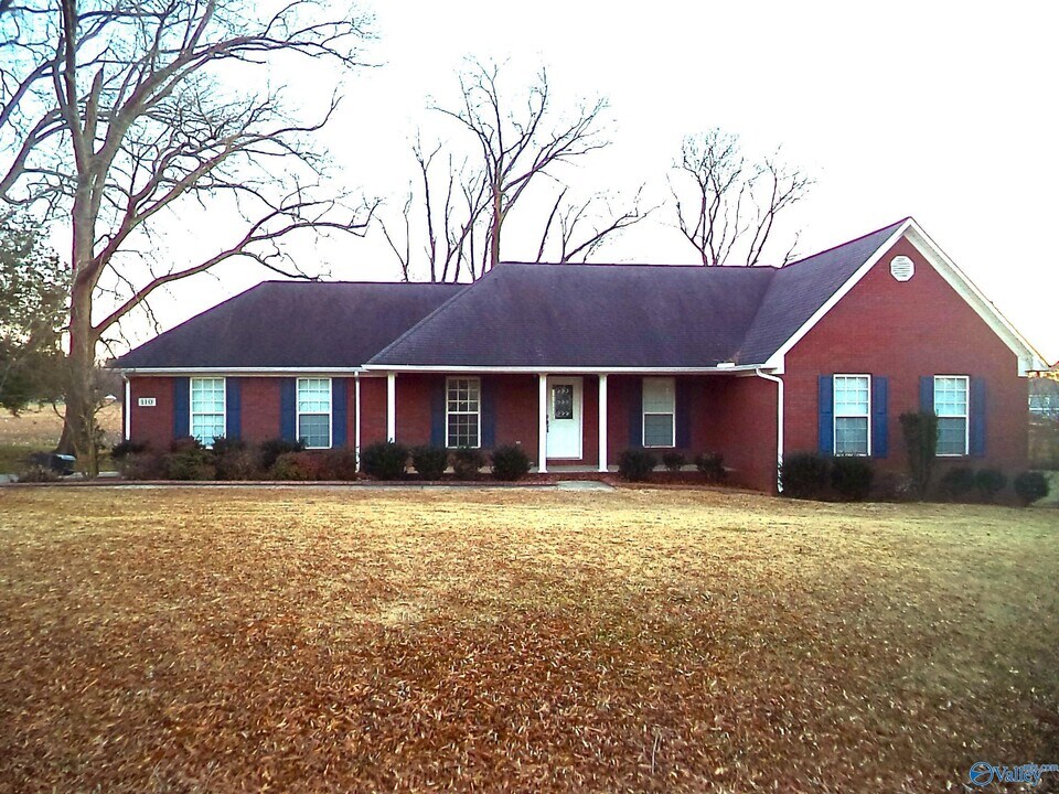 110 Retriever Run in Hazel Green, AL - Building Photo