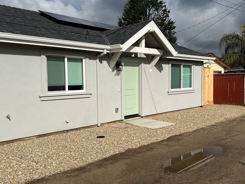 512 Forrest Ave in Lodi, CA - Building Photo