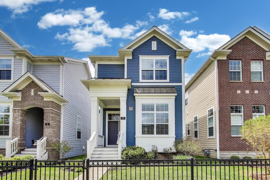 10 N Dryden Pl in Arlington Heights, IL - Building Photo