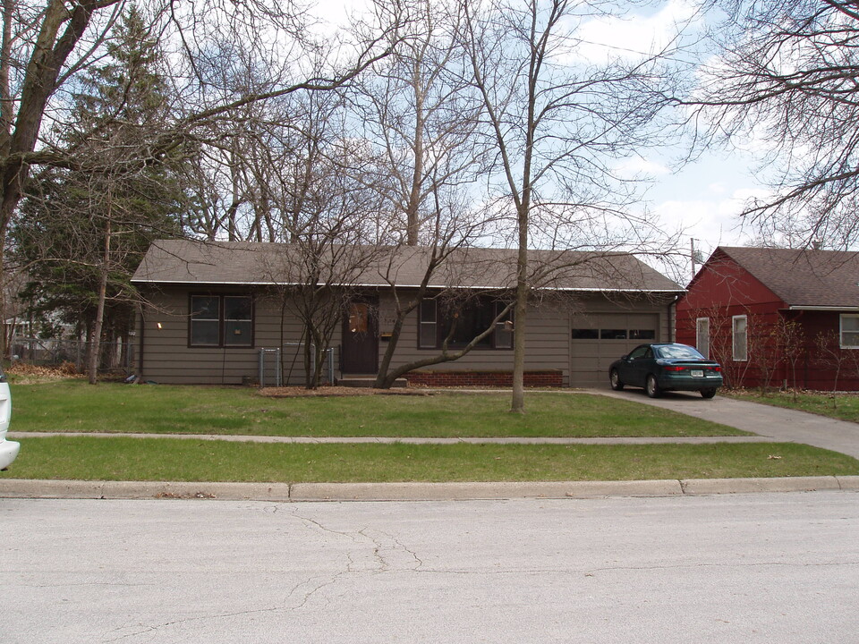 224 Hilltop Rd in Ames, IA - Building Photo