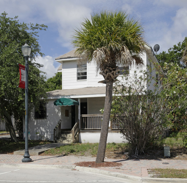 223 N 2nd in Fort Pierce, FL - Foto de edificio