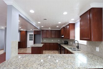 6915 La Violetta Dr in Houston, TX - Foto de edificio - Building Photo