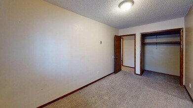 202 4th Ave SW in Mandan, ND - Foto de edificio - Building Photo