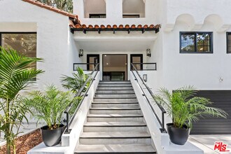 1800 Benedict Canyon Drive in Beverly Hills, CA - Building Photo - Building Photo