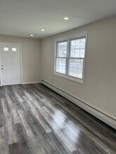 38 Williamson St in East Rockaway, NY - Foto de edificio - Building Photo