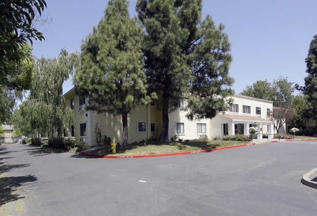 Casa De Suisun Senior Apartments in Suisun City, CA - Foto de edificio - Building Photo