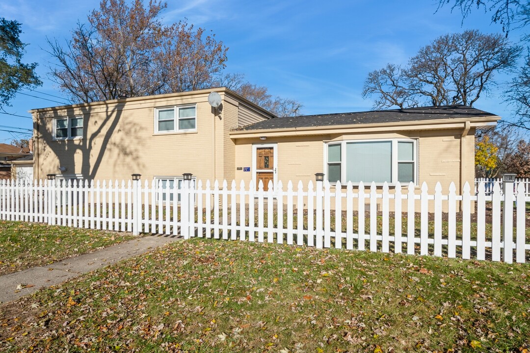 701 Leclaire Ave in Wilmette, IL - Building Photo