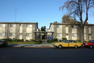 Oak Glen Apartments in San Jose, CA - Building Photo - Building Photo