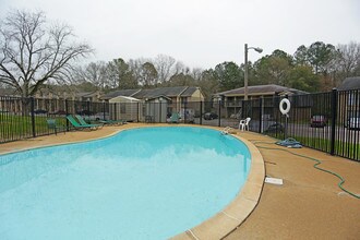 Crestmont Manor in Northport, AL - Foto de edificio - Other