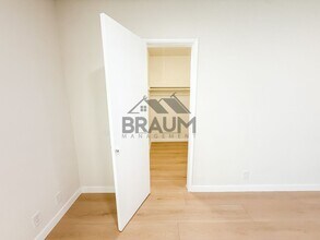 13129 Oxnard St in Los Angeles, CA - Foto de edificio - Building Photo