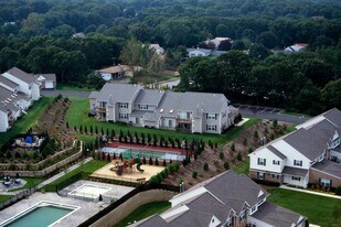 8 Horizon View Dr in Farmingville, NY - Building Photo