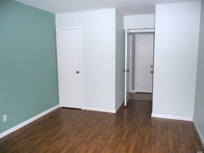 124 Smith St-Unit -1N in Freeport, NY - Building Photo - Building Photo