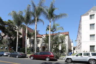 607 S Cloverdale Ave in Los Angeles, CA - Building Photo - Primary Photo