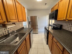 349 Reneau Way in Herndon, VA - Building Photo - Building Photo